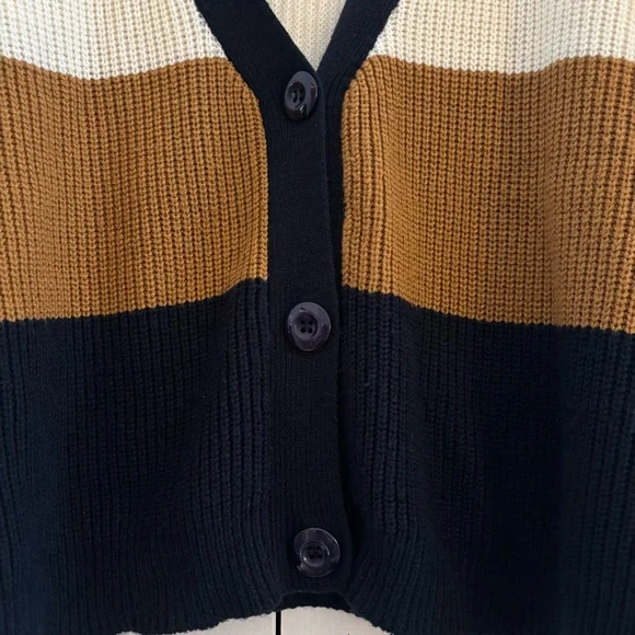 Color Block Knit Cardigan With Navy Blue buttons - Picture 4 of 5